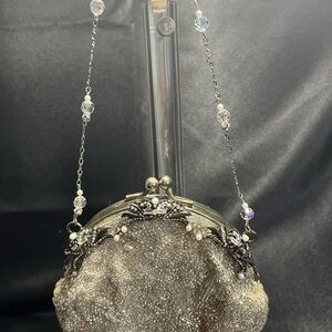 Todd Anthony Purse is a stylish and elegant handbag